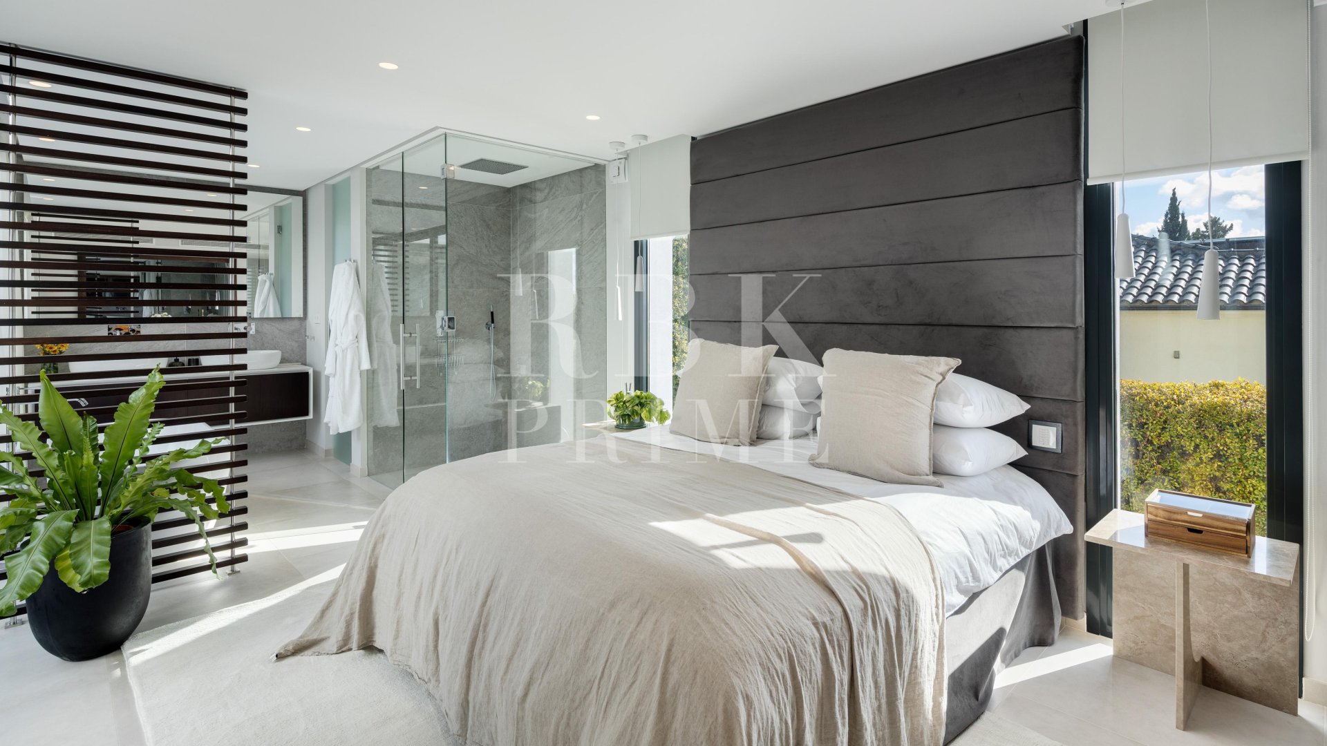 Resale - Villa -
Malaga - Nueva Andalucía