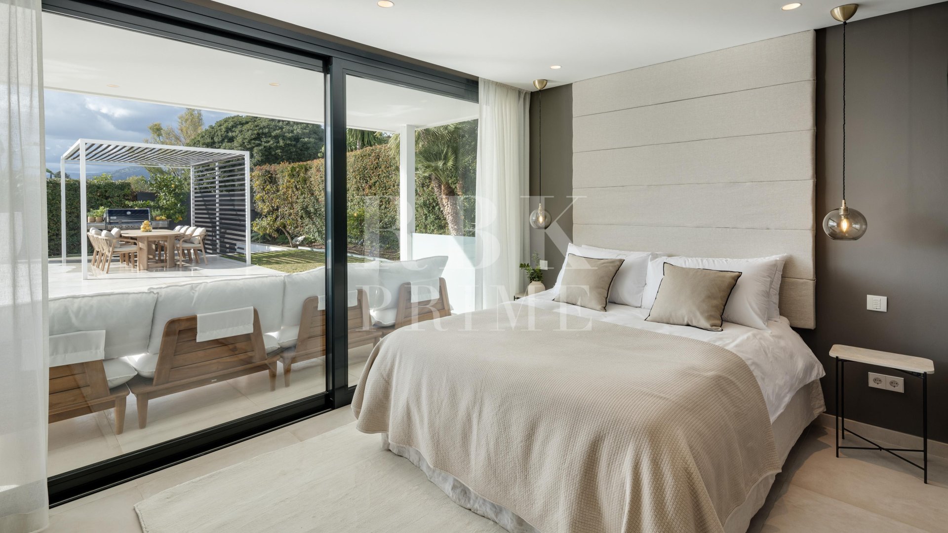 Resale - Villa -
Malaga - Nueva Andalucía