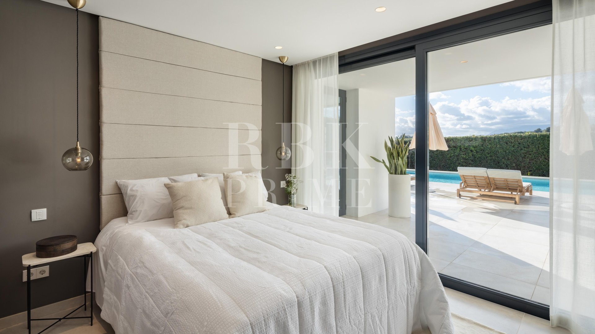Resale - Villa -
Malaga - Nueva Andalucía