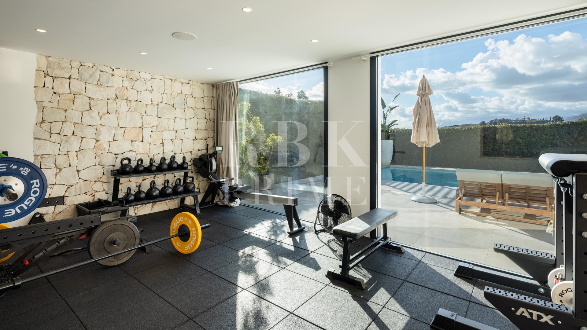 Resale - Villa -
Malaga - Nueva Andalucía