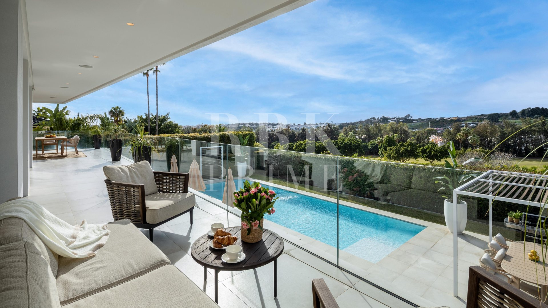 Resale - Villa -
Malaga - Nueva Andalucía