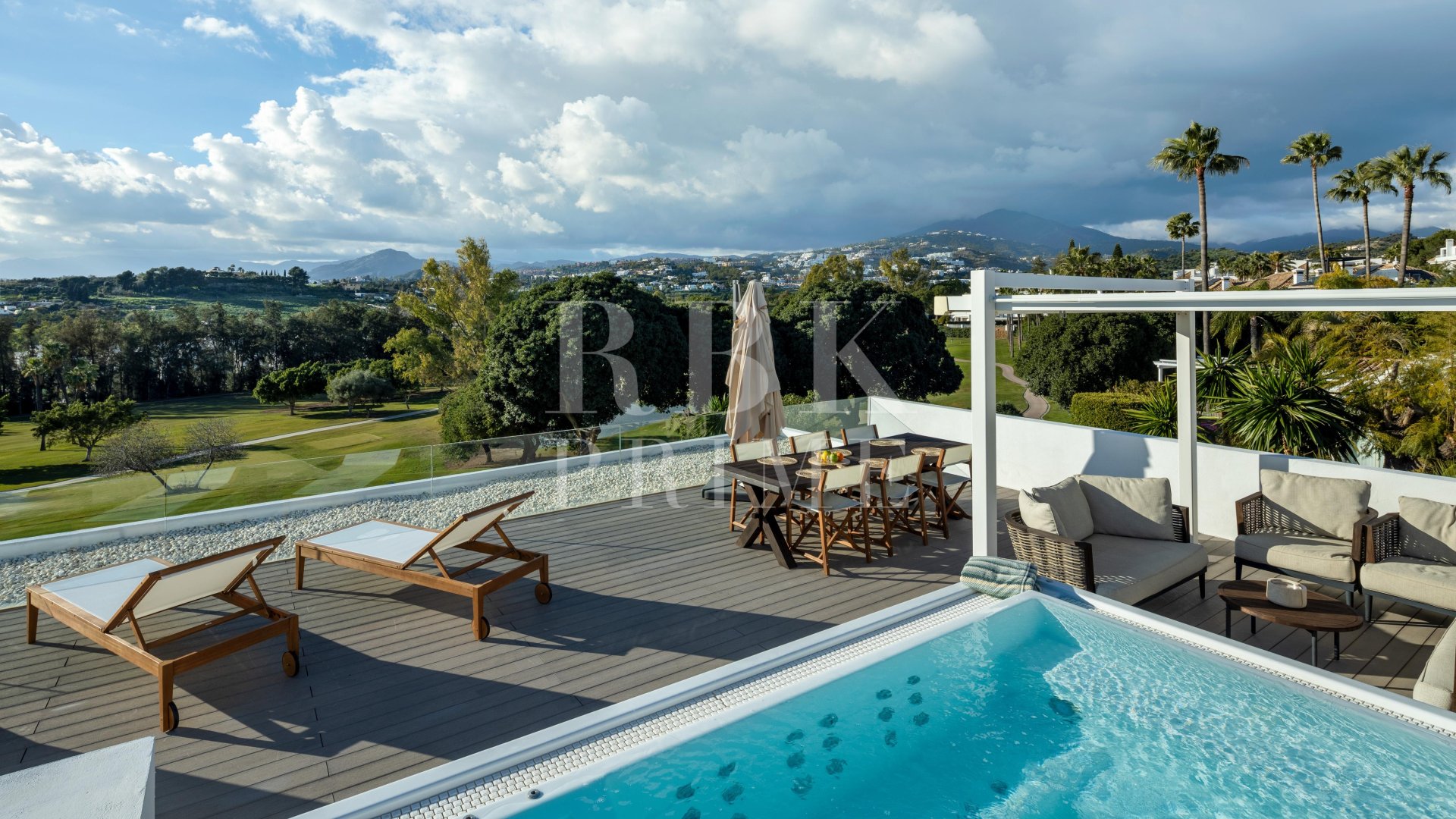 Resale - Villa -
Malaga - Nueva Andalucía
