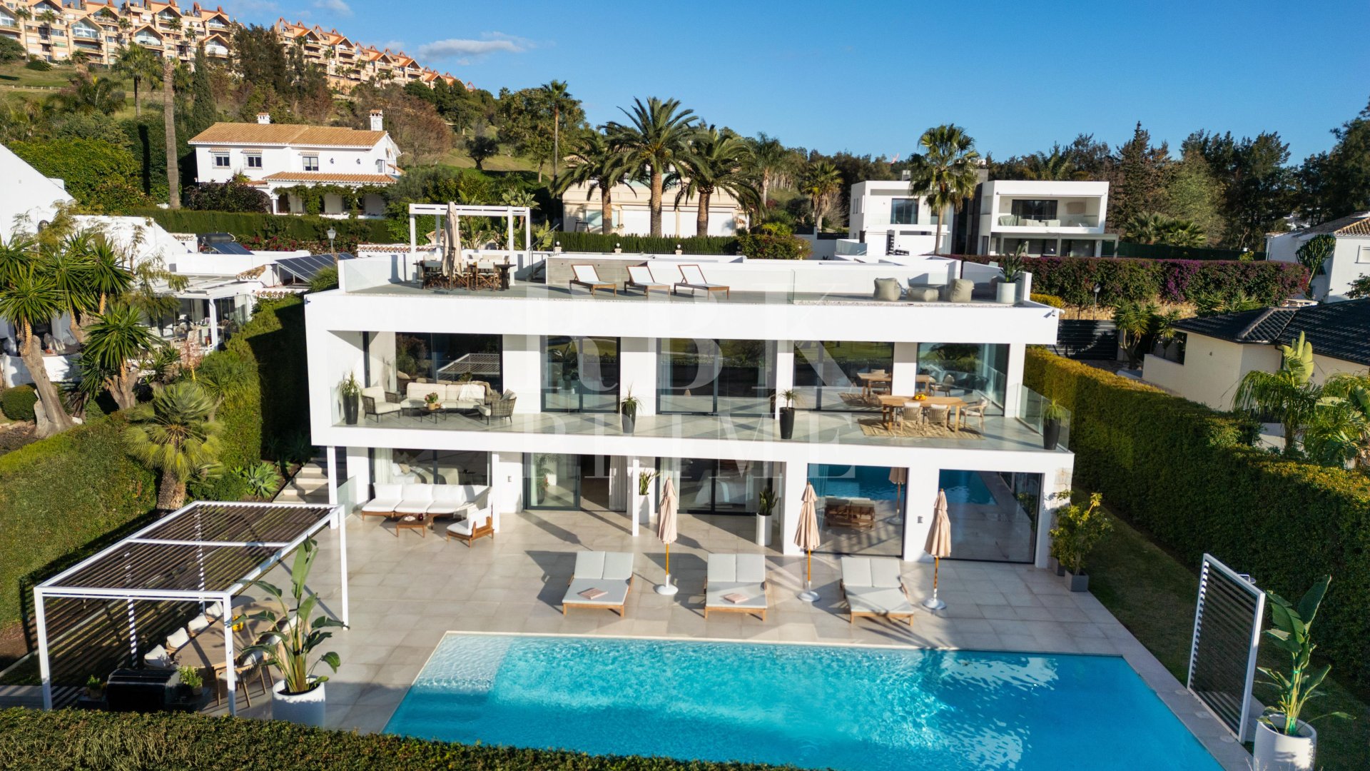 Resale - Villa -
Malaga - Nueva Andalucía