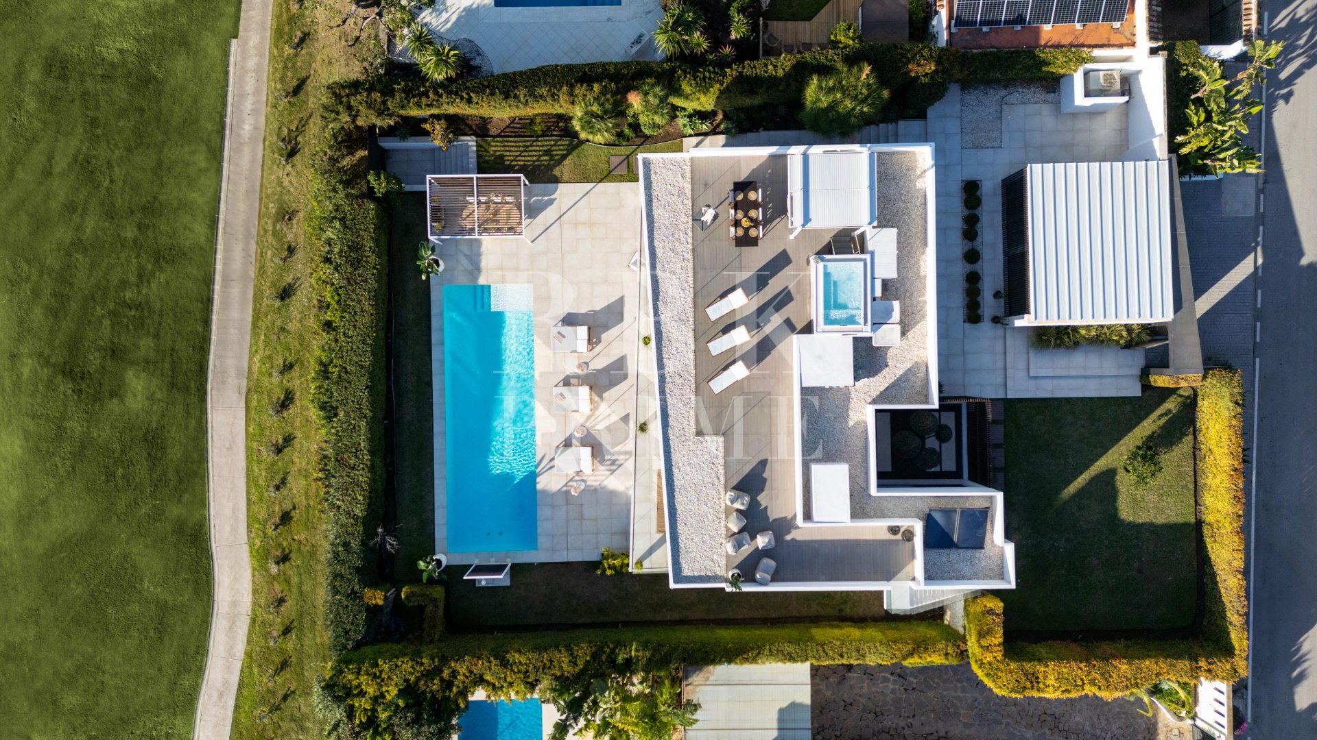 Resale - Villa -
Malaga - Nueva Andalucía