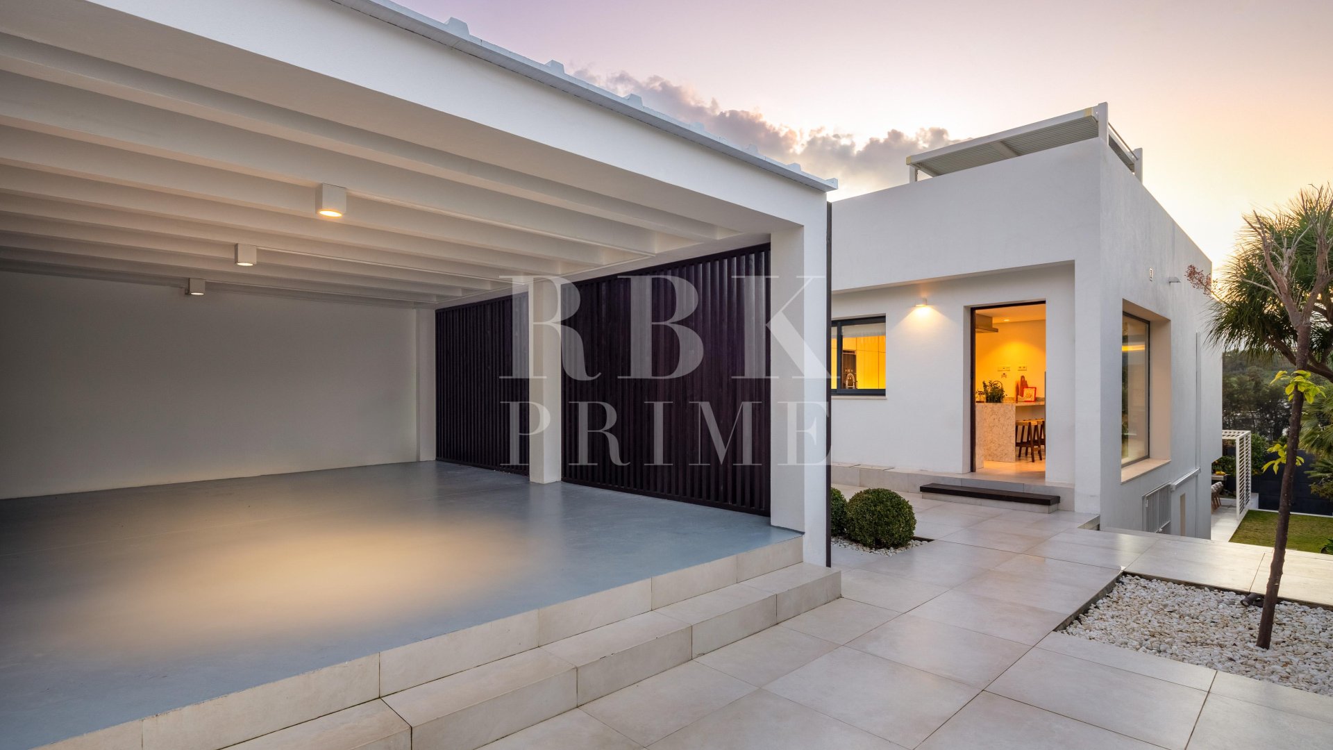 Resale - Villa -
Malaga - Nueva Andalucía
