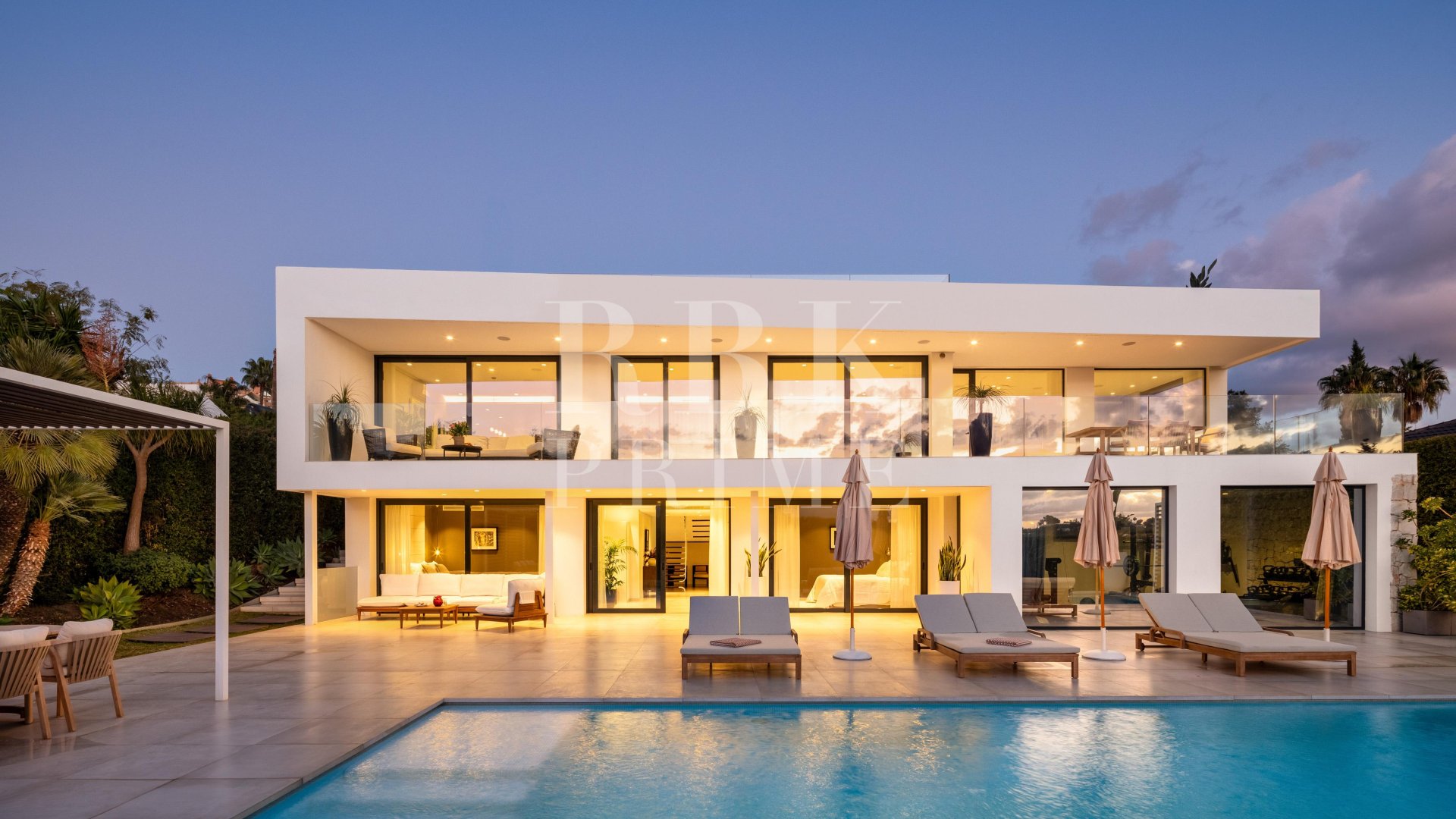 Resale - Villa -
Malaga - Nueva Andalucía