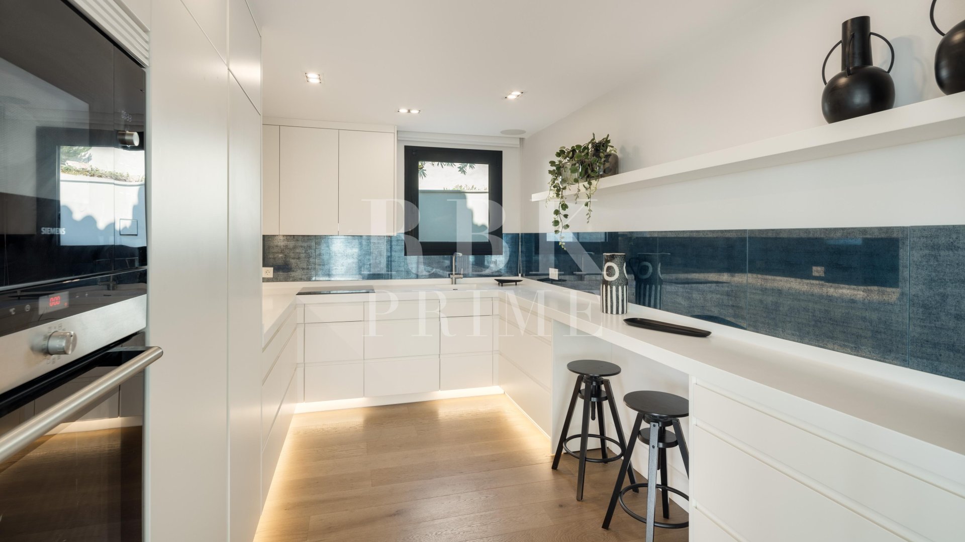Resale - Villa -
Malaga - Nueva Andalucía