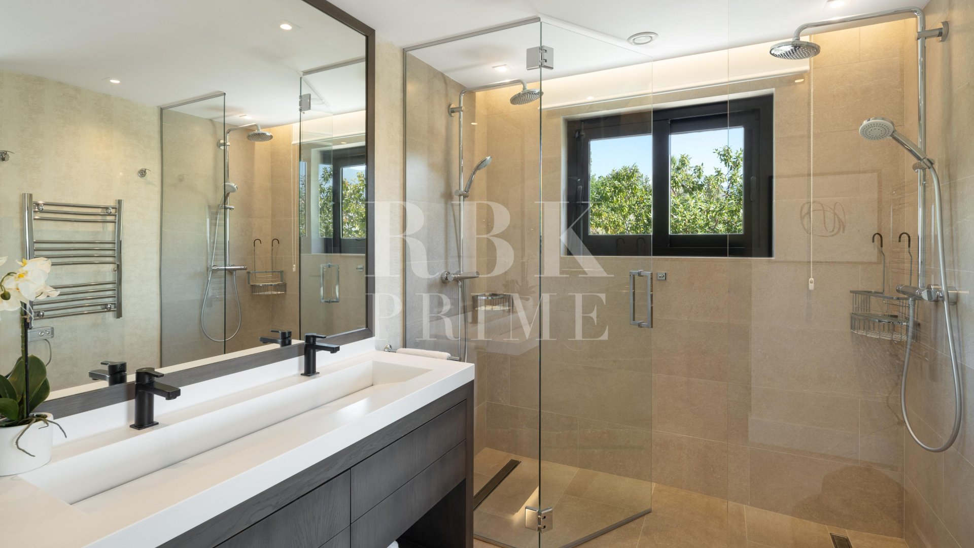 Resale - Villa -
Malaga - Nueva Andalucía
