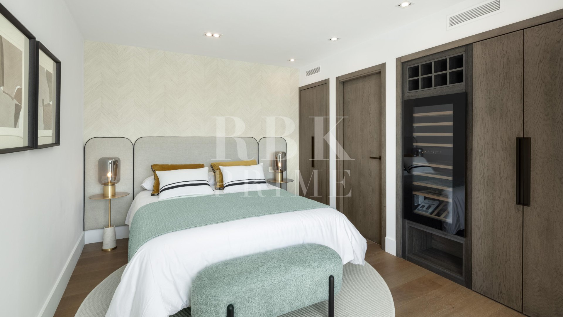 Resale - Villa -
Malaga - Nueva Andalucía
