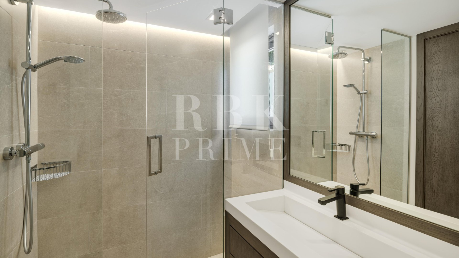 Resale - Villa -
Malaga - Nueva Andalucía