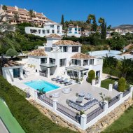 Resale - Villa -
Malaga - Nueva Andalucía