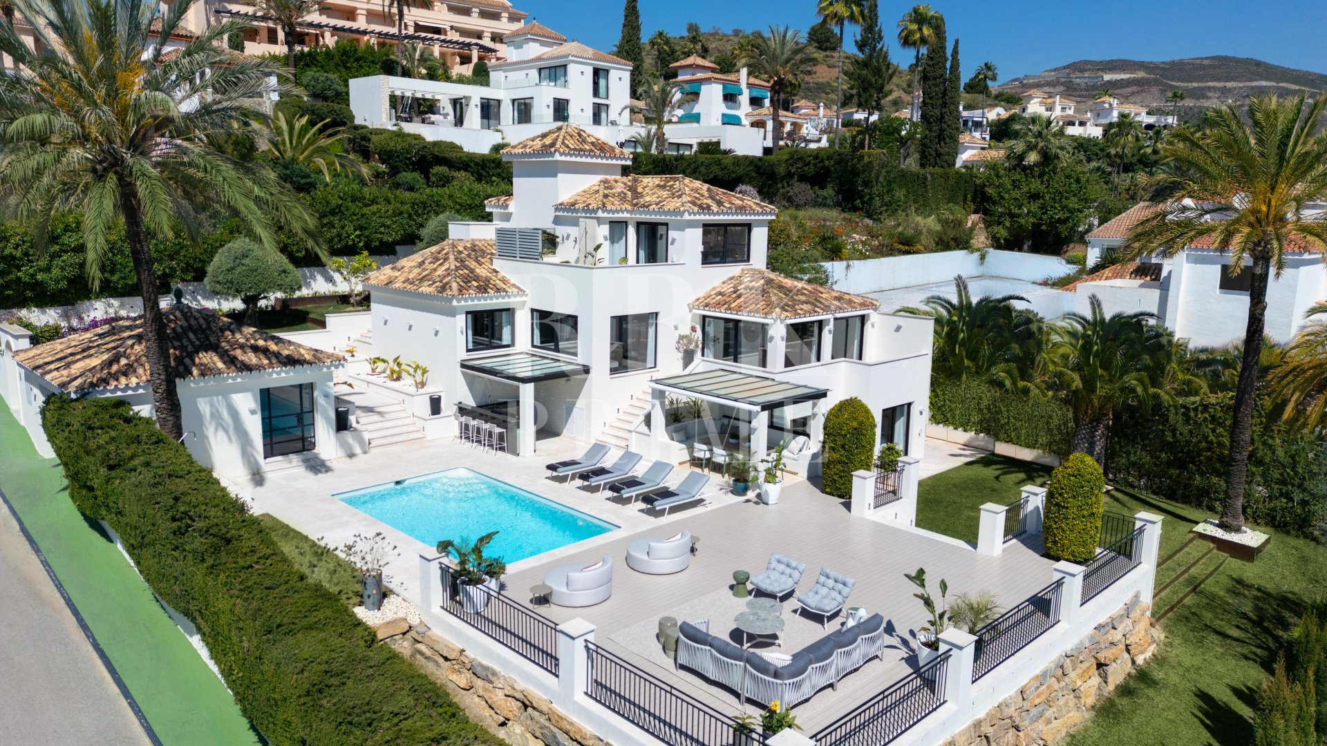 Resale - Villa -
Malaga - Nueva Andalucía