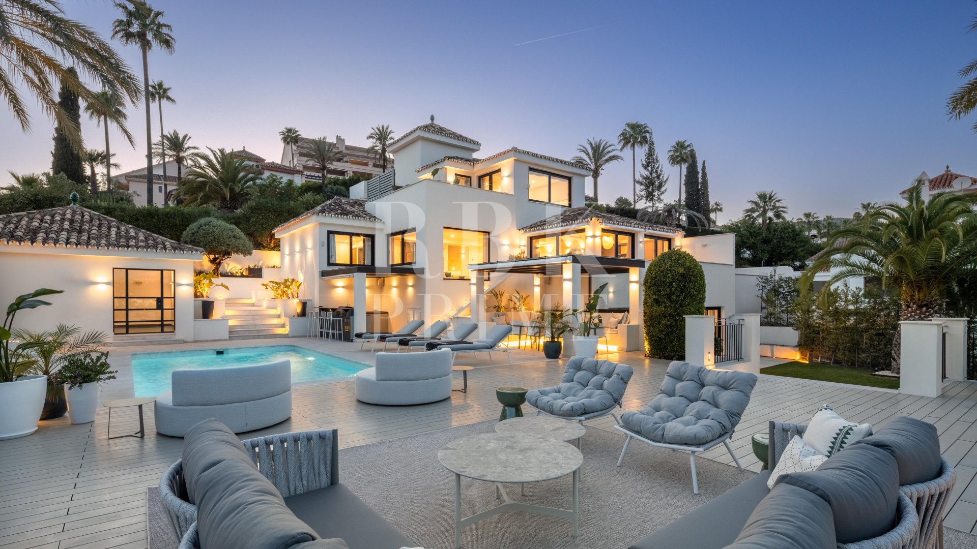 Resale - Villa -
Malaga - Nueva Andalucía