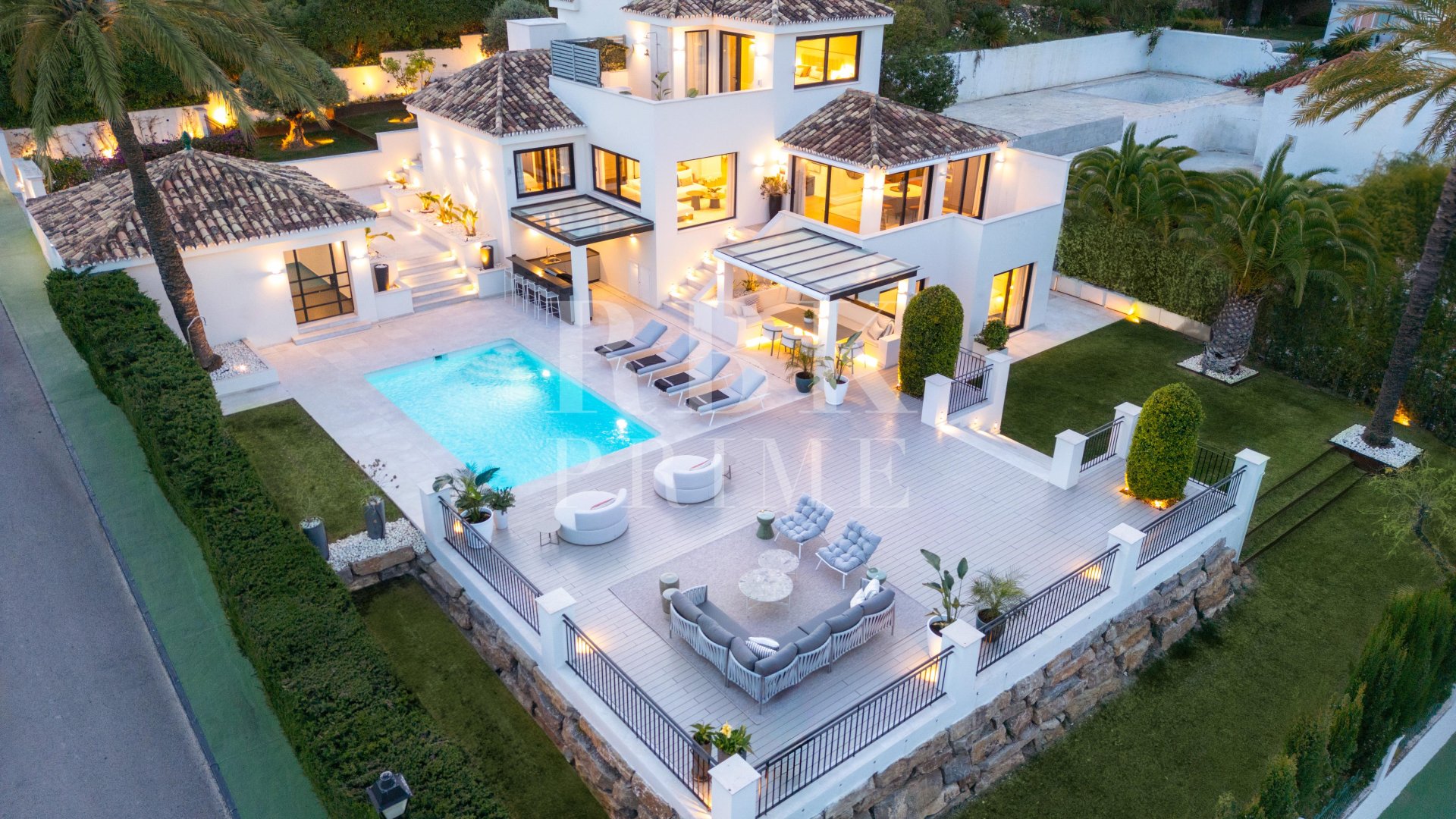 Resale - Villa -
Malaga - Nueva Andalucía