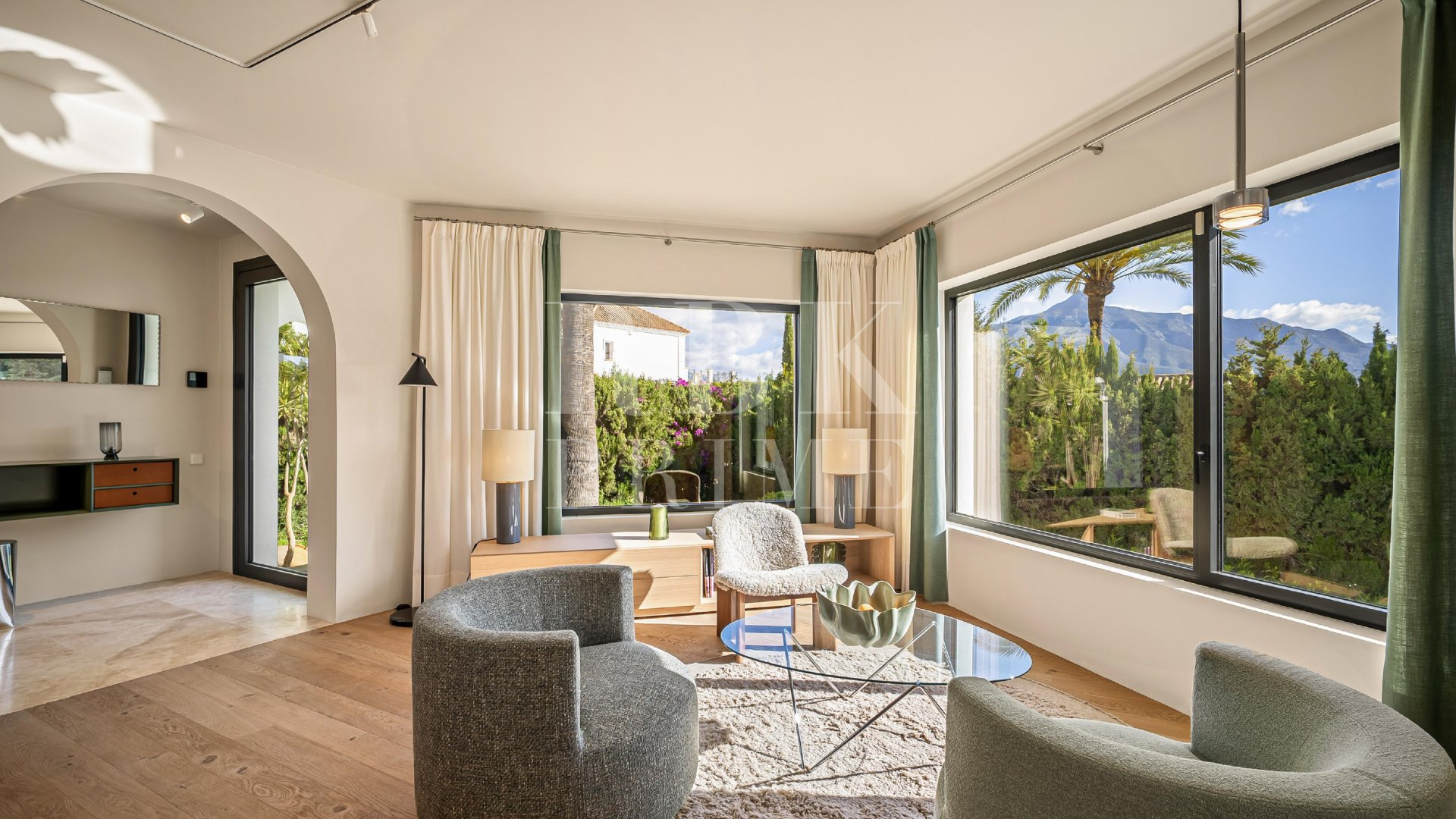 Resale - Villa -
Malaga - Nueva Andalucía