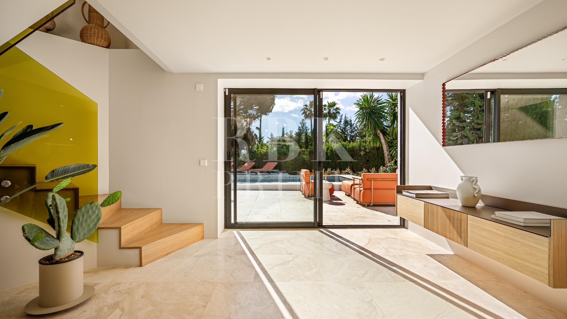 Resale - Villa -
Malaga - Nueva Andalucía