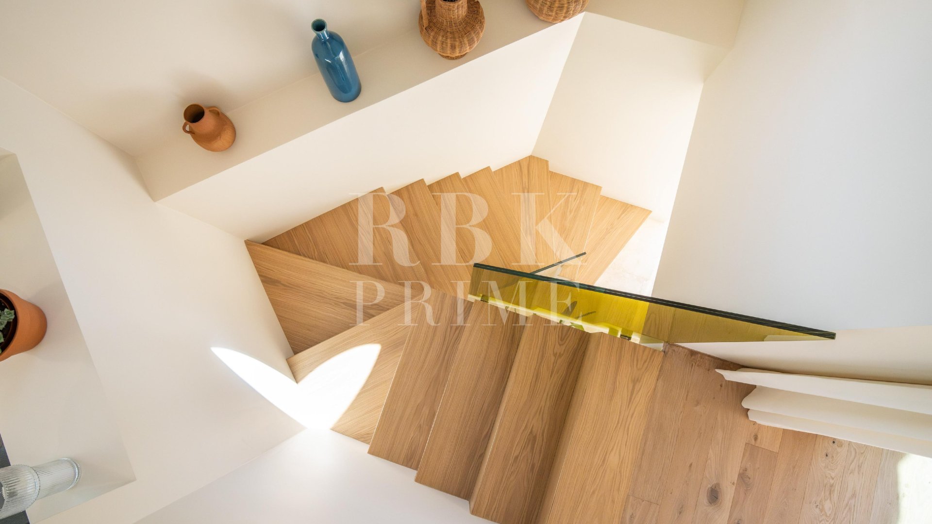 Resale - Villa -
Malaga - Nueva Andalucía