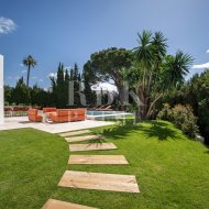 Resale - Villa -
Malaga - Nueva Andalucía