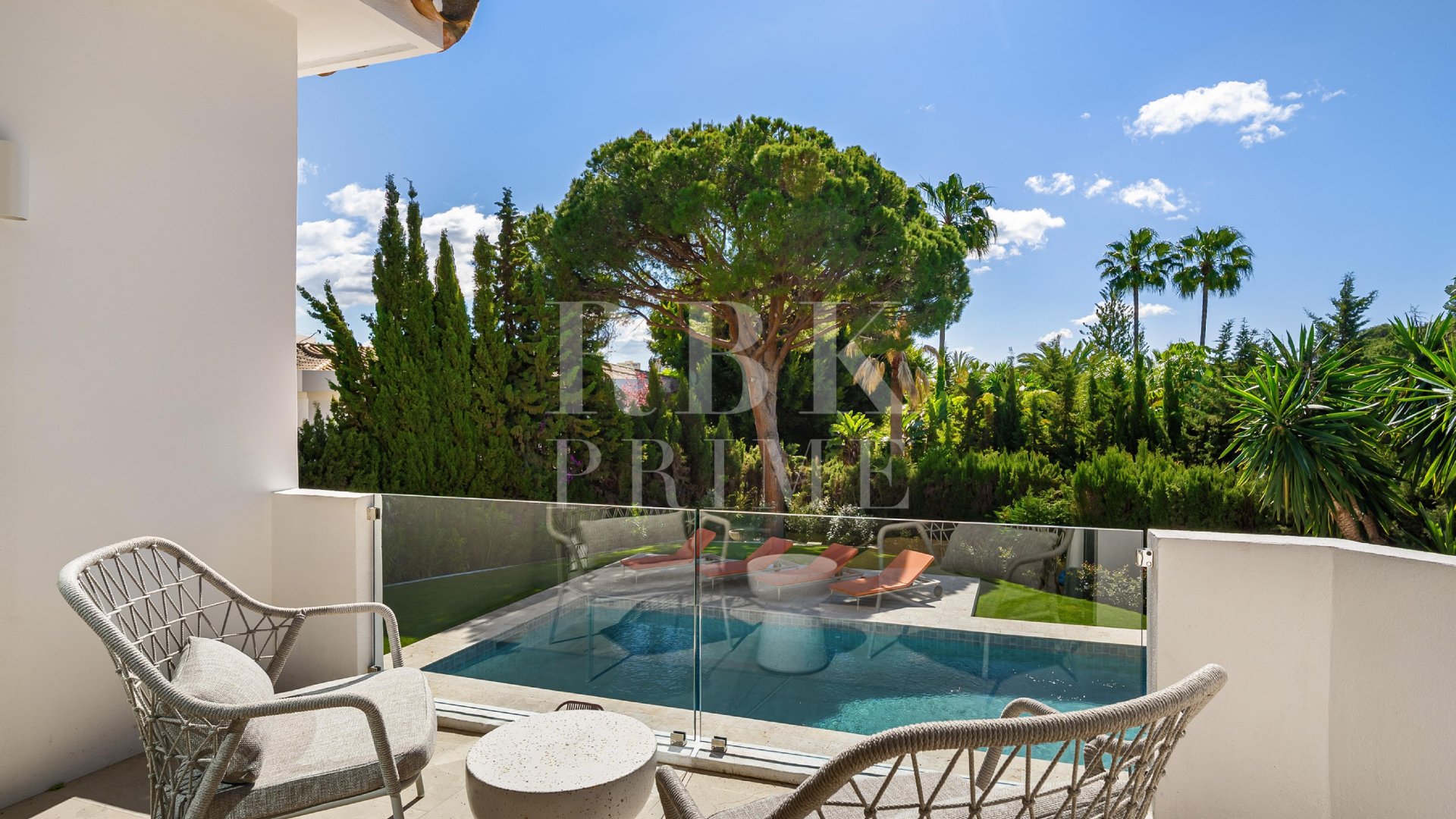 Resale - Villa -
Malaga - Nueva Andalucía