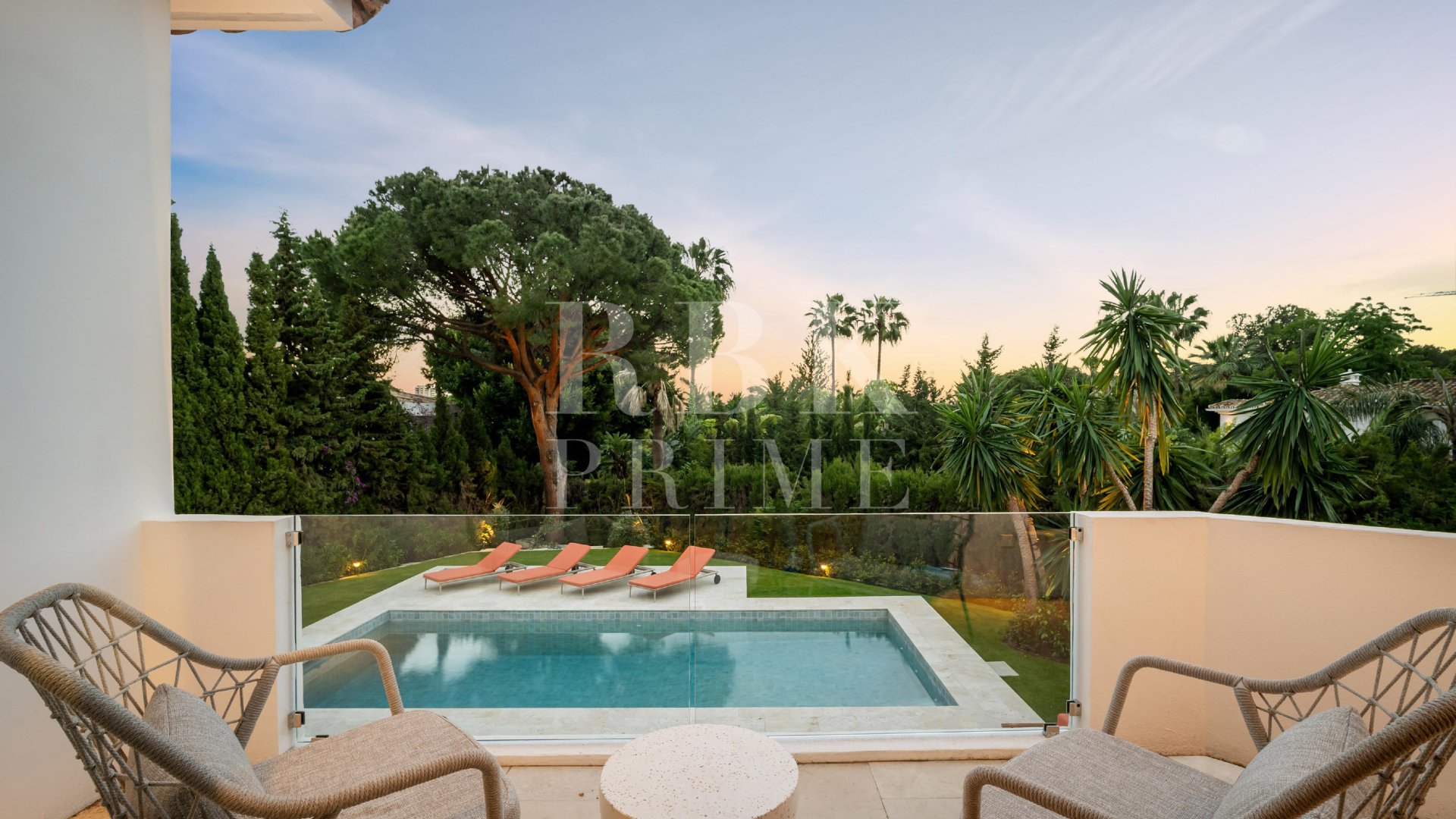 Resale - Villa -
Malaga - Nueva Andalucía