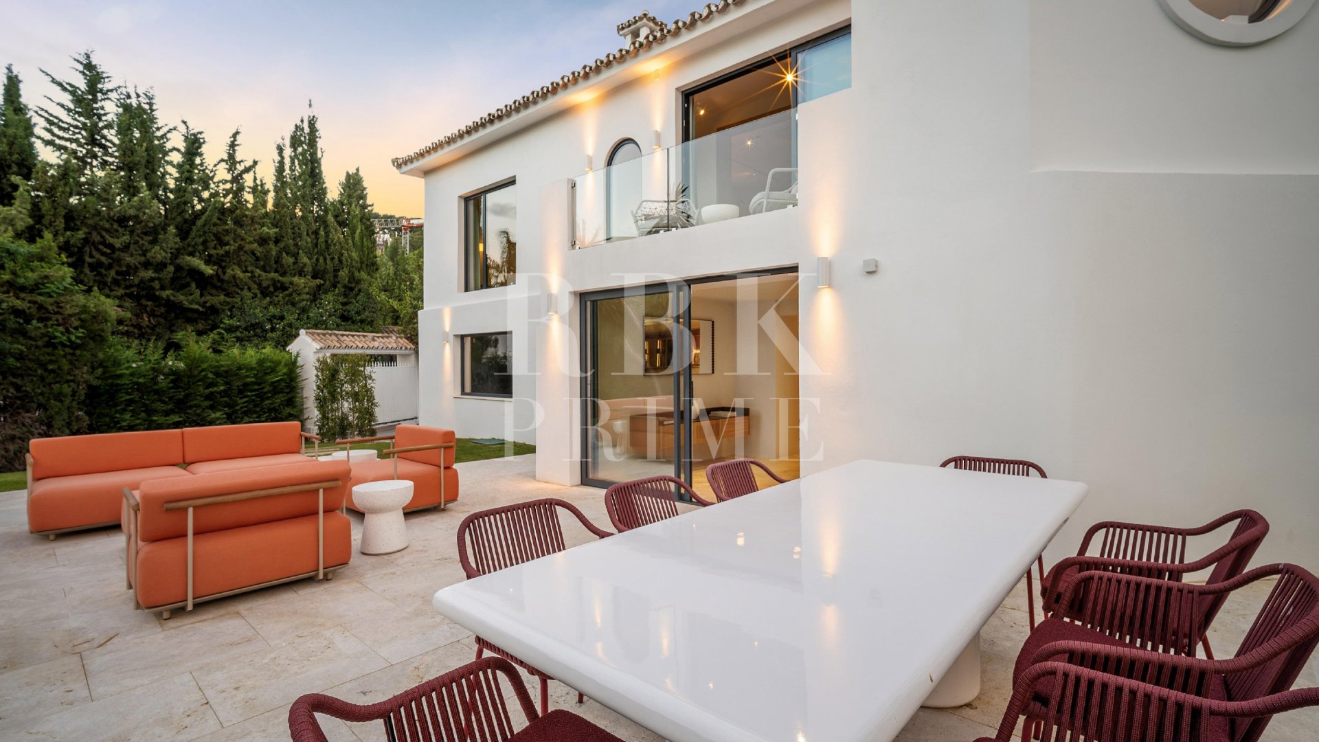 Resale - Villa -
Malaga - Nueva Andalucía