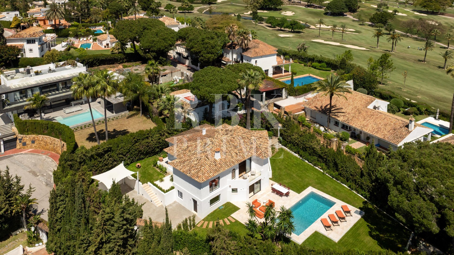 Resale - Villa -
Malaga - Nueva Andalucía