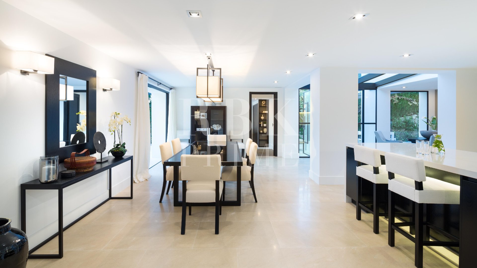 Resale - Villa -
Malaga - Nueva Andalucía