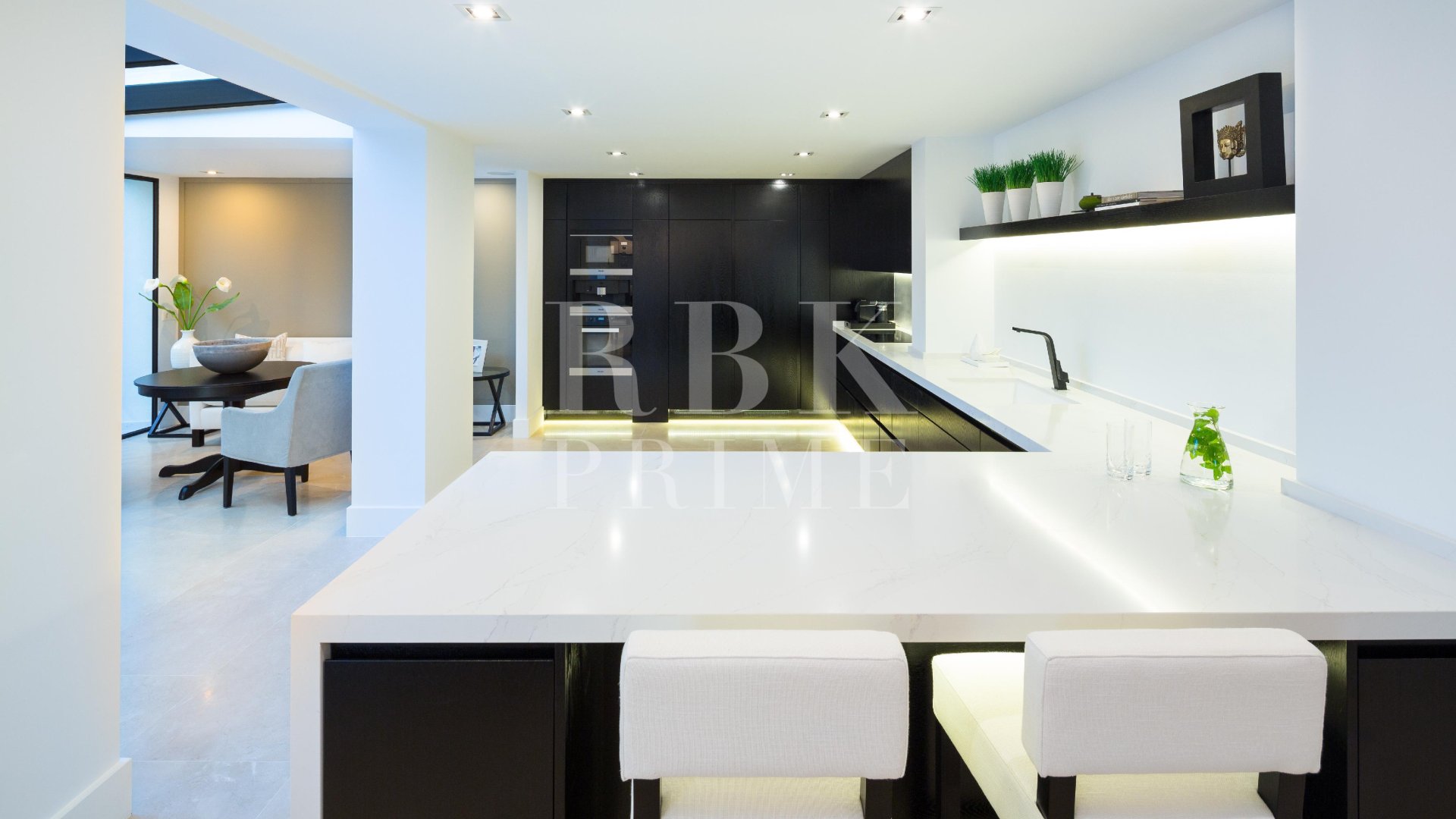 Resale - Villa -
Malaga - Nueva Andalucía