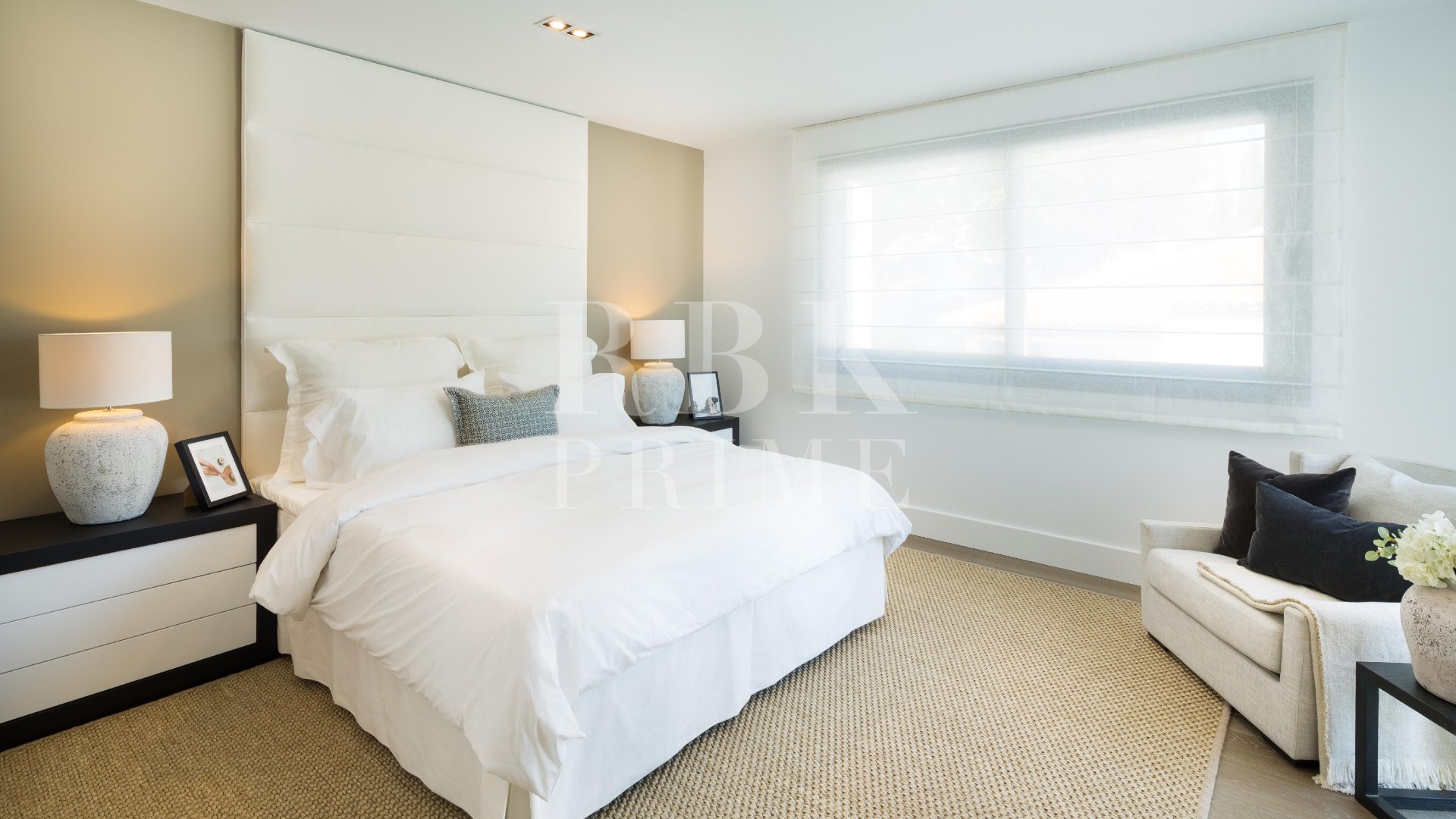Resale - Villa -
Malaga - Nueva Andalucía