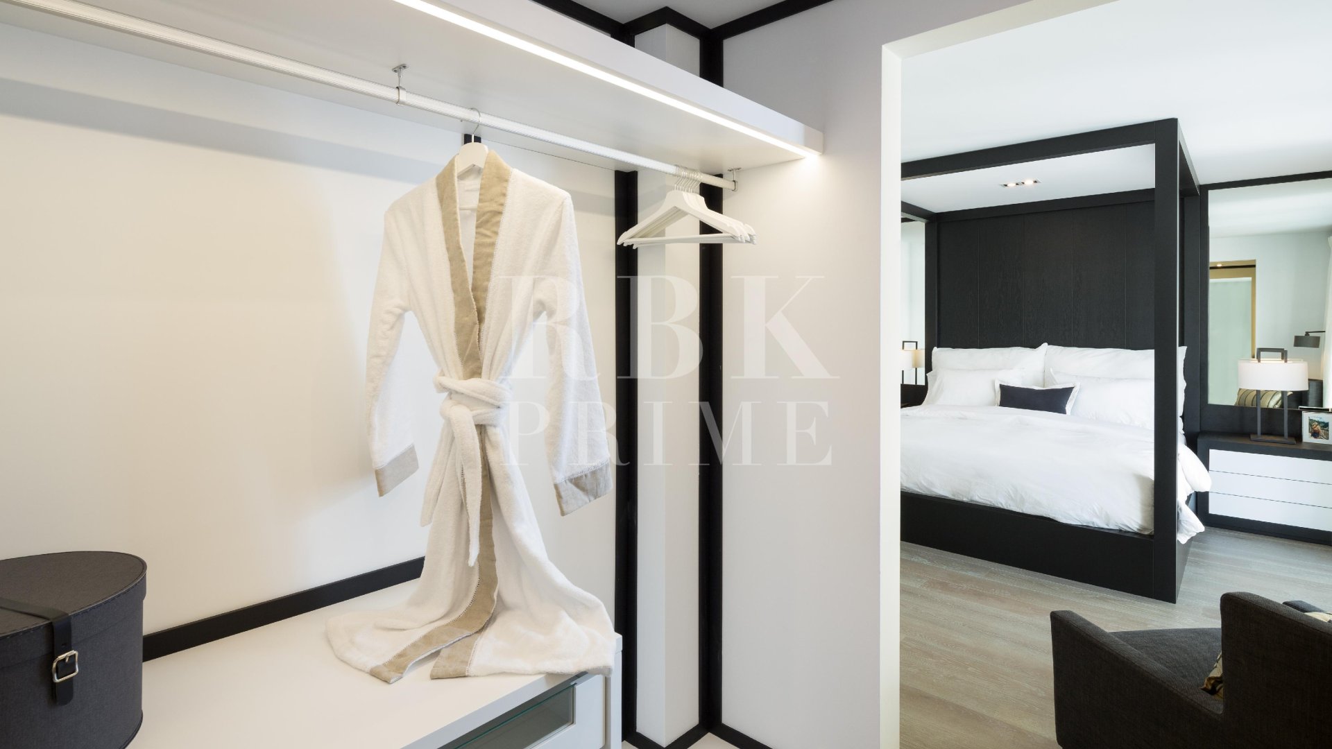Resale - Villa -
Malaga - Nueva Andalucía