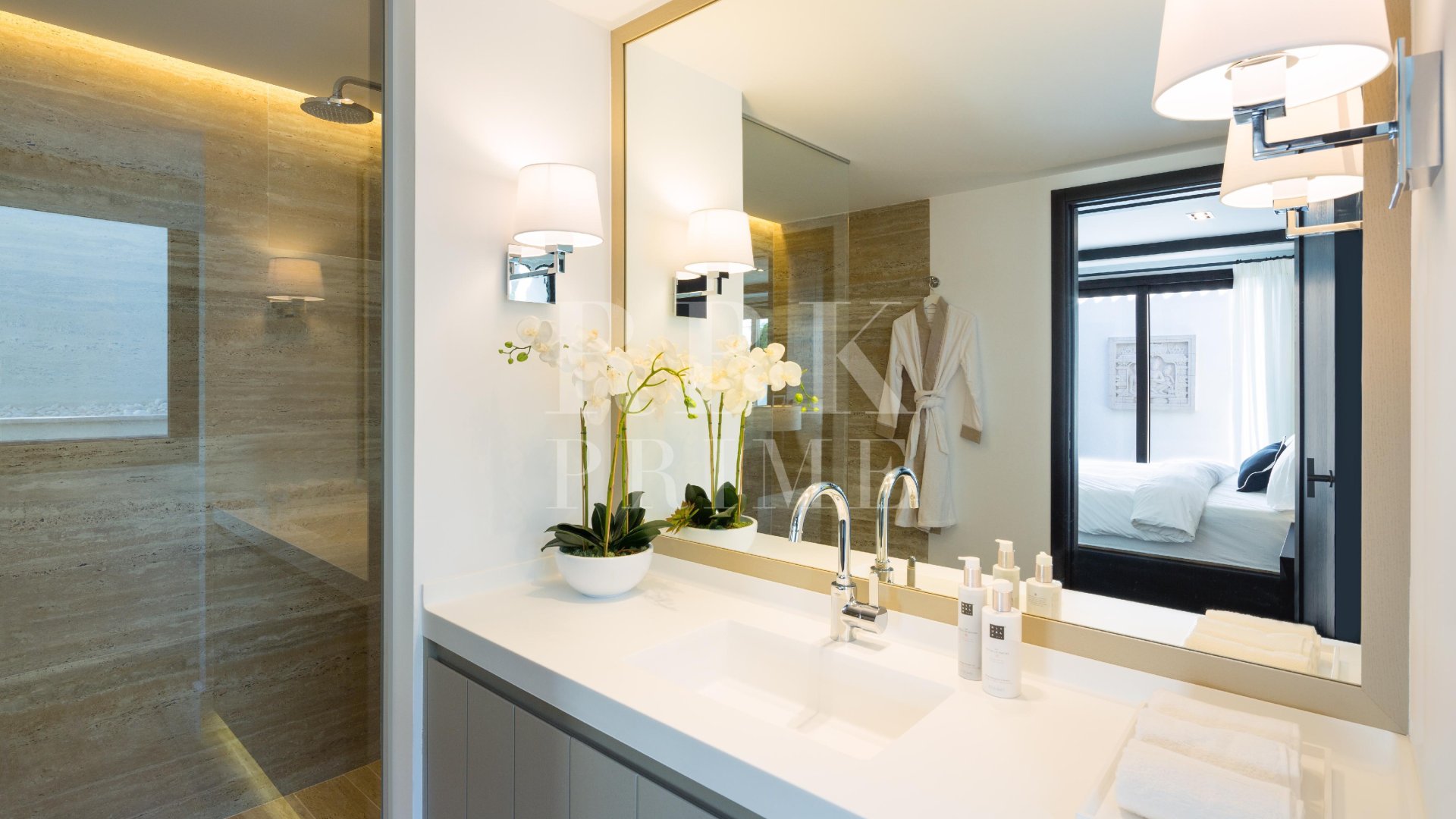 Resale - Villa -
Malaga - Nueva Andalucía