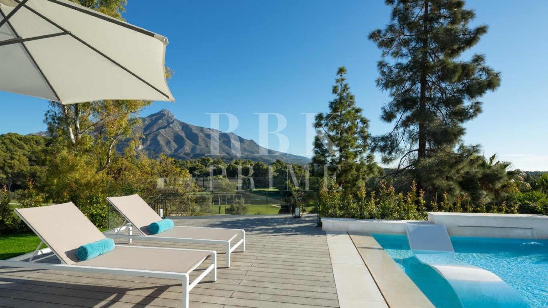 Resale - Villa -
Malaga - Nueva Andalucía