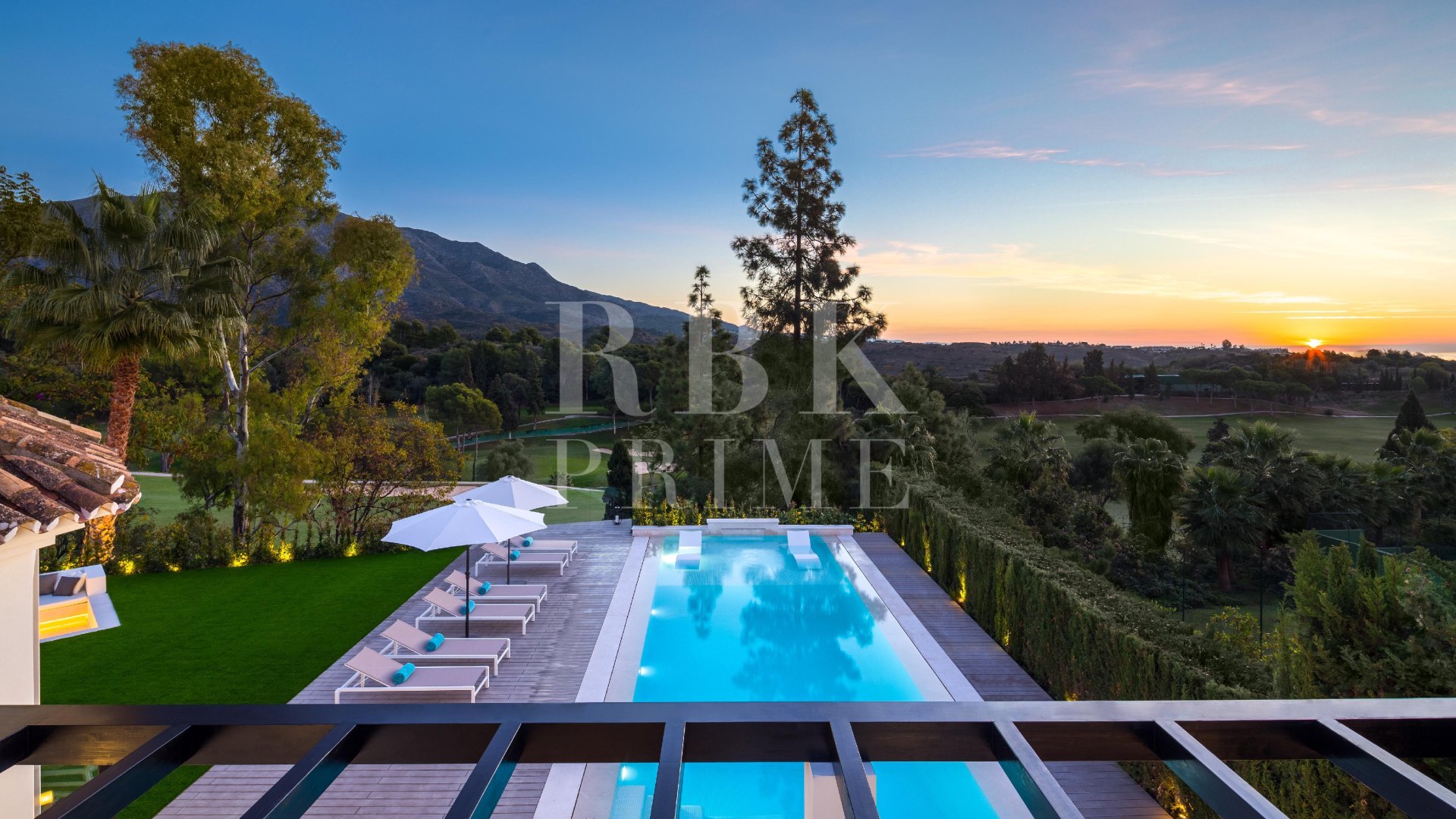 Resale - Villa -
Malaga - Nueva Andalucía