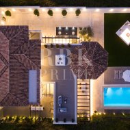 Resale - Villa -
Malaga - Nueva Andalucía