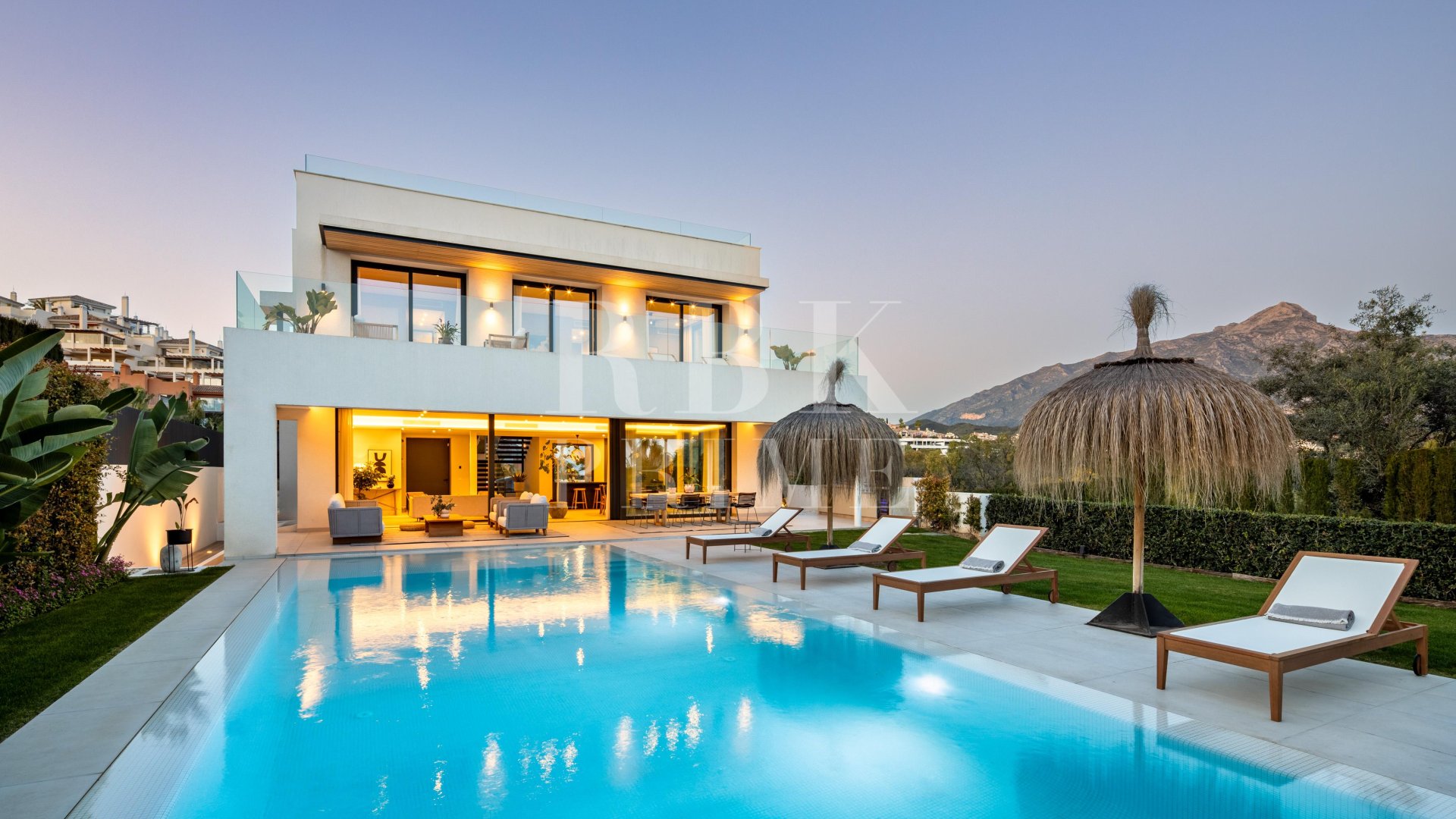 Resale - Villa -
Malaga - Nueva Andalucía
