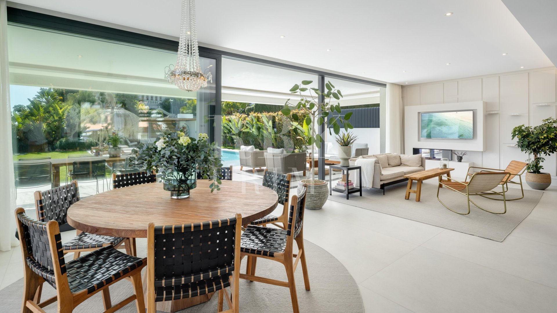Resale - Villa -
Malaga - Nueva Andalucía