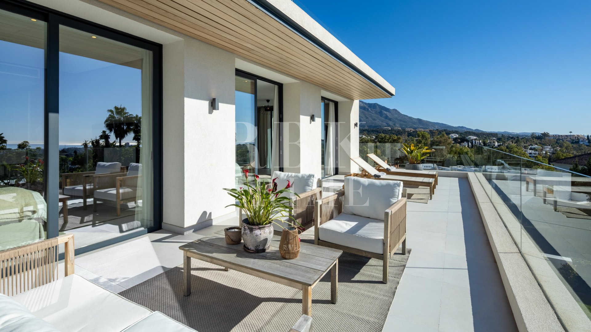 Resale - Villa -
Malaga - Nueva Andalucía