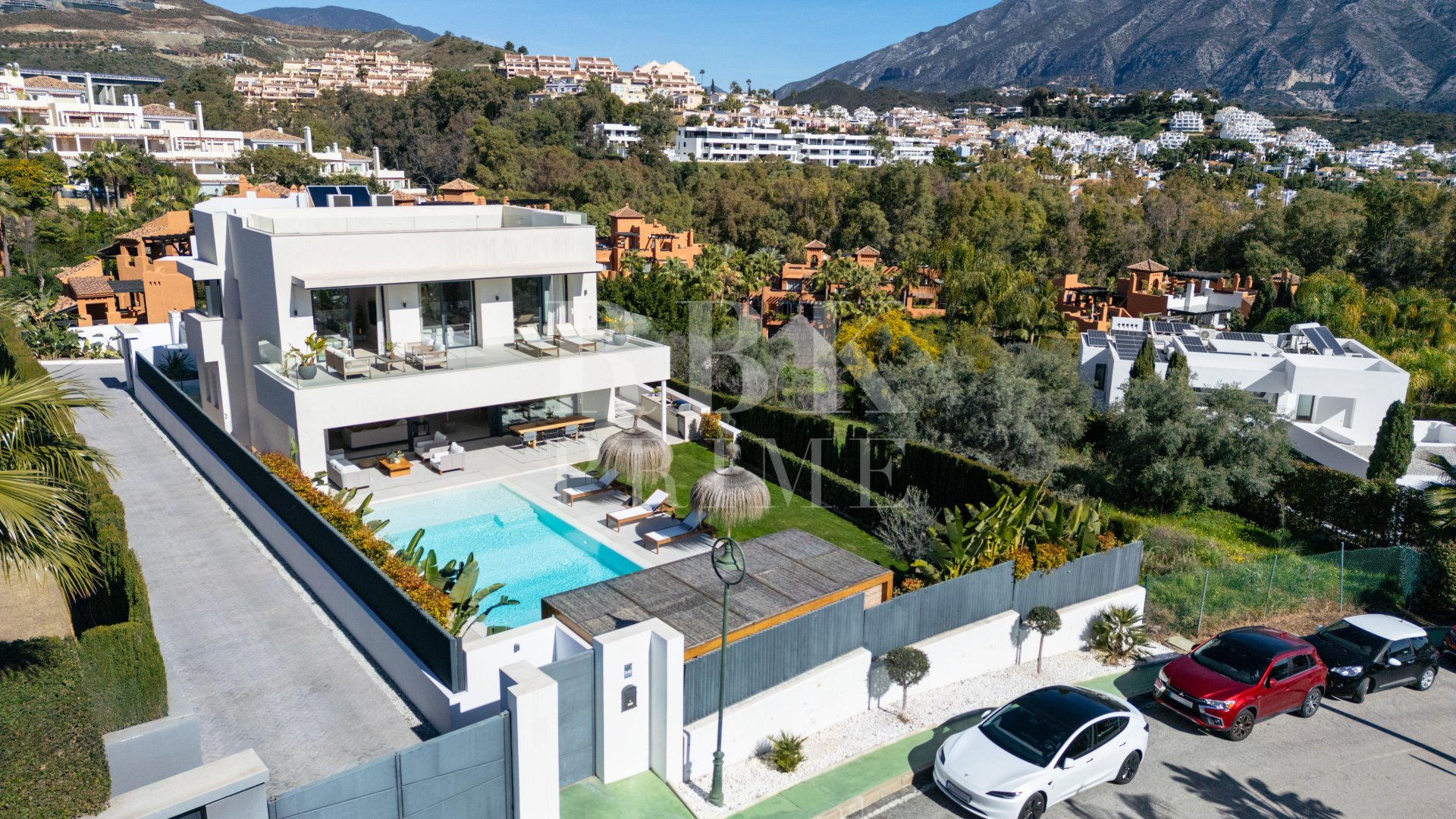 Resale - Villa -
Malaga - Nueva Andalucía
