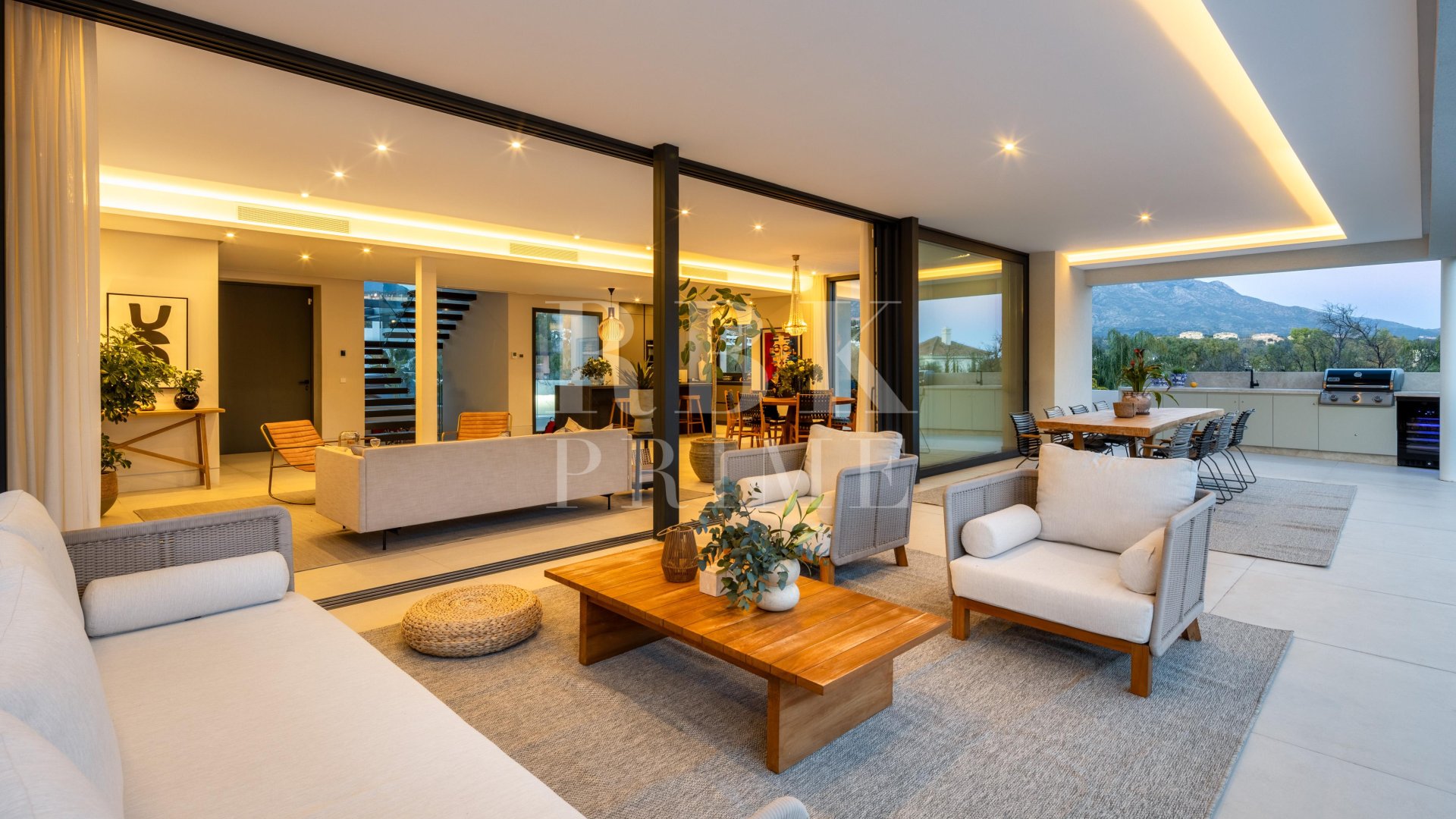 Resale - Villa -
Malaga - Nueva Andalucía