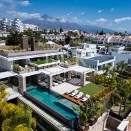 Resale - Villa -
Malaga - Nueva Andalucía