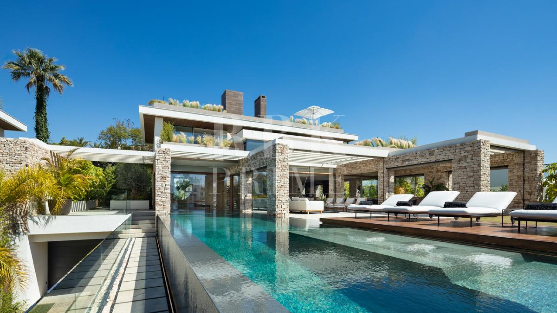 Resale - Villa -
Malaga - Nueva Andalucía