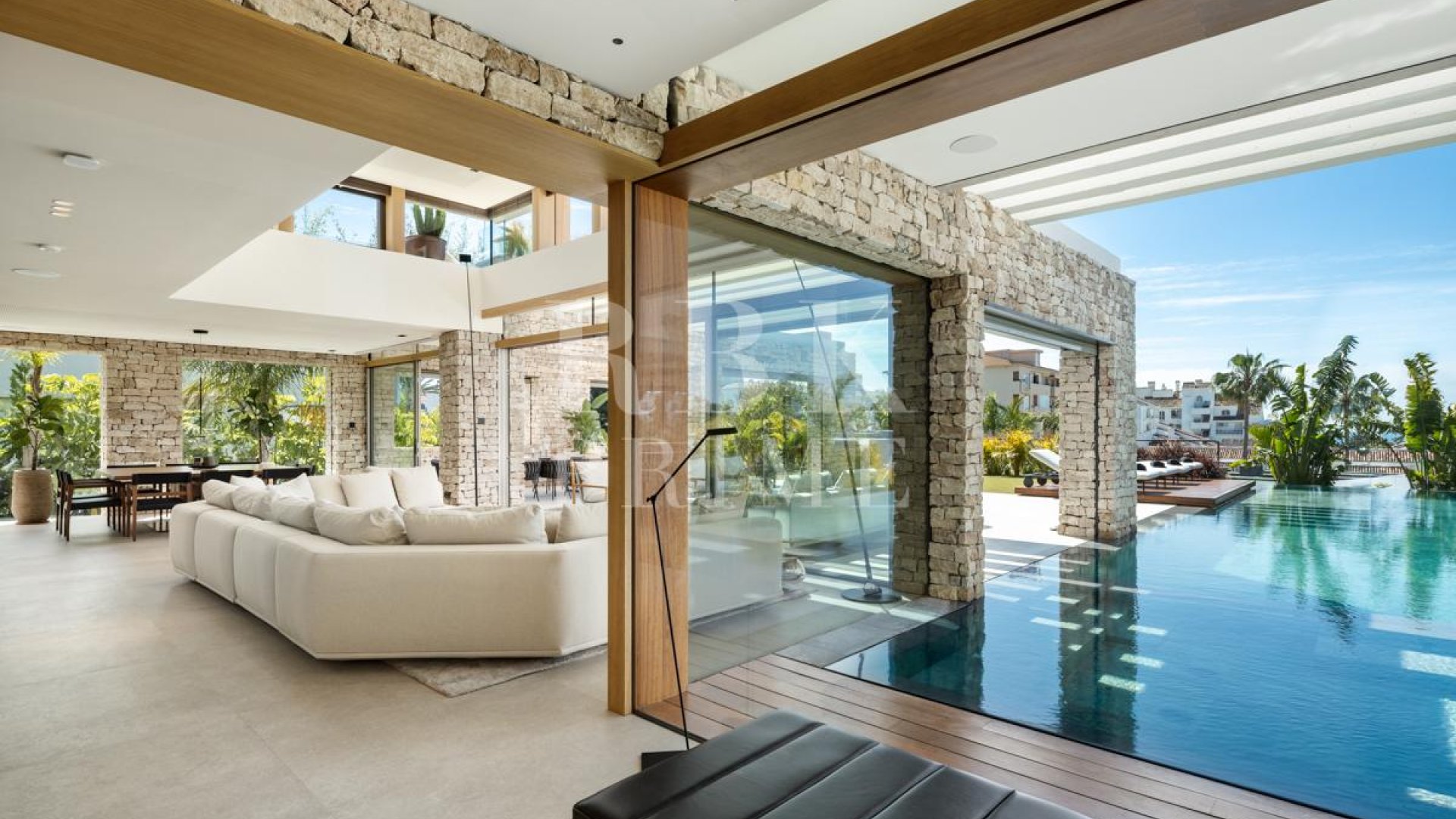 Resale - Villa -
Malaga - Nueva Andalucía