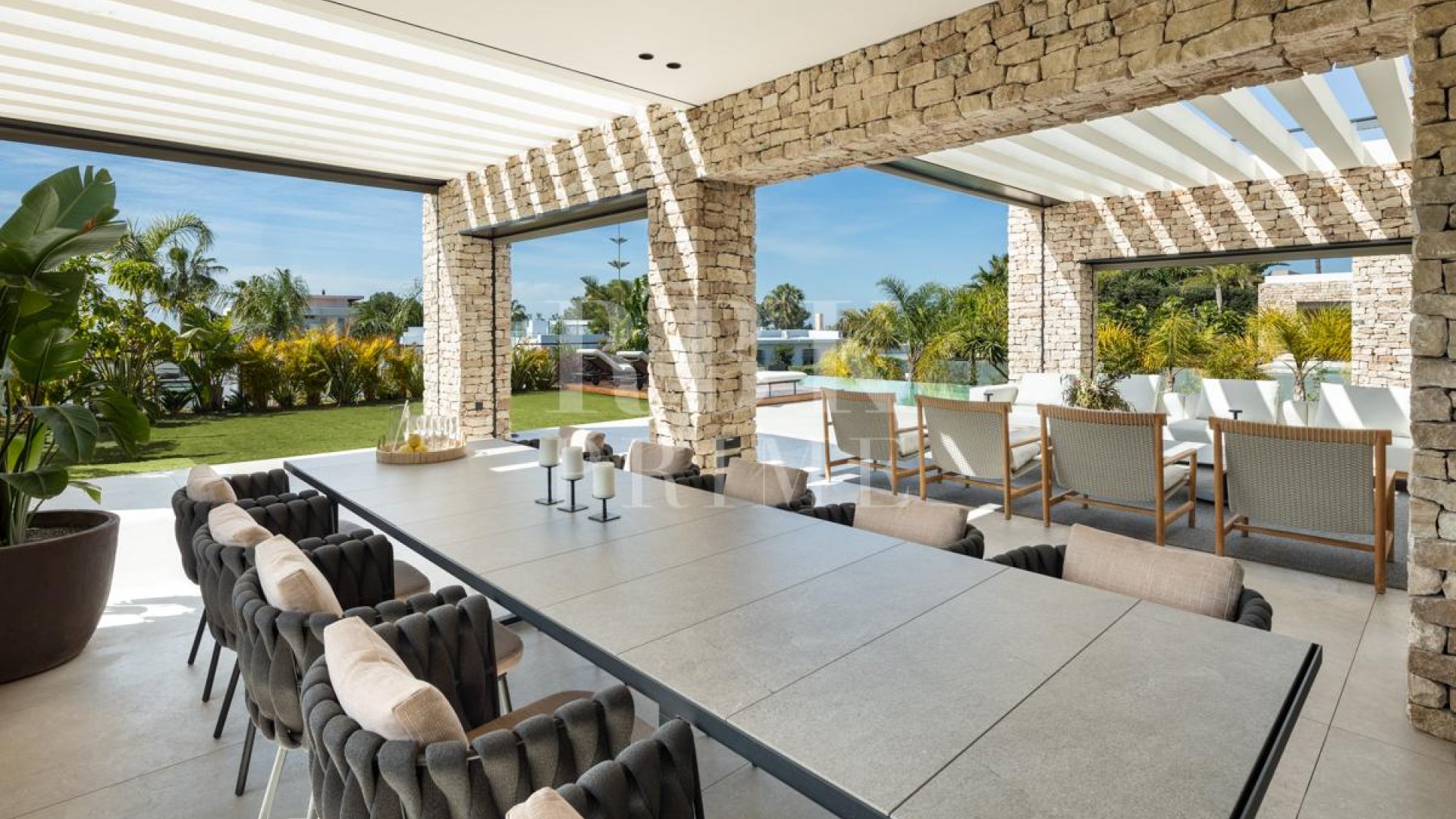 Resale - Villa -
Malaga - Nueva Andalucía