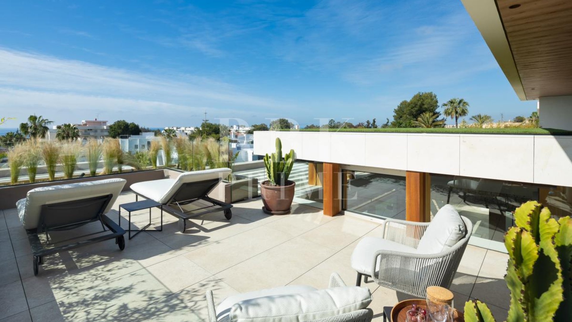 Resale - Villa -
Malaga - Nueva Andalucía