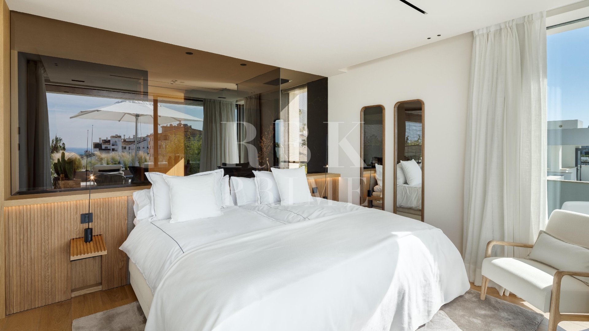 Resale - Villa -
Malaga - Nueva Andalucía
