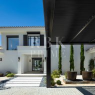 Resale - Villa -
Malaga - Nueva Andalucía