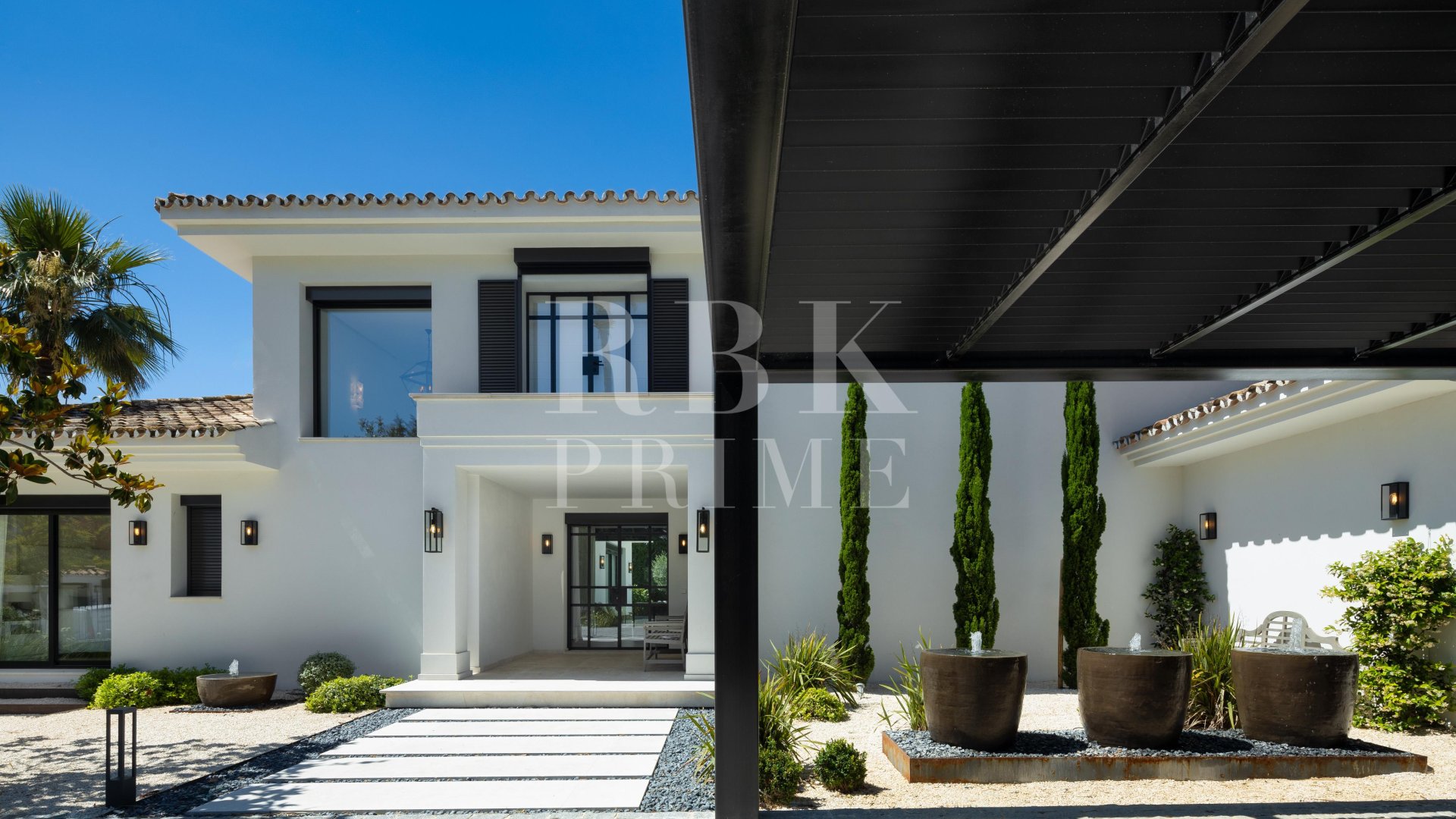Resale - Villa -
Malaga - Nueva Andalucía
