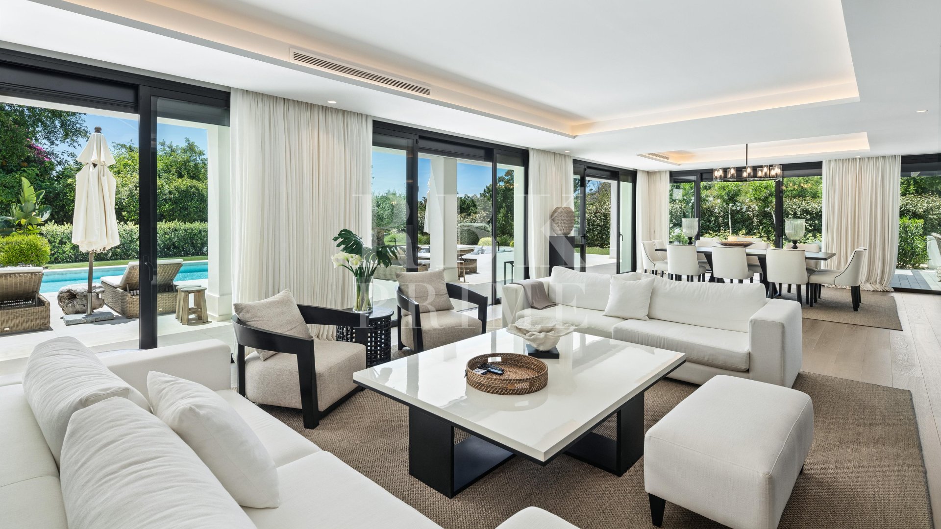 Resale - Villa -
Malaga - Nueva Andalucía