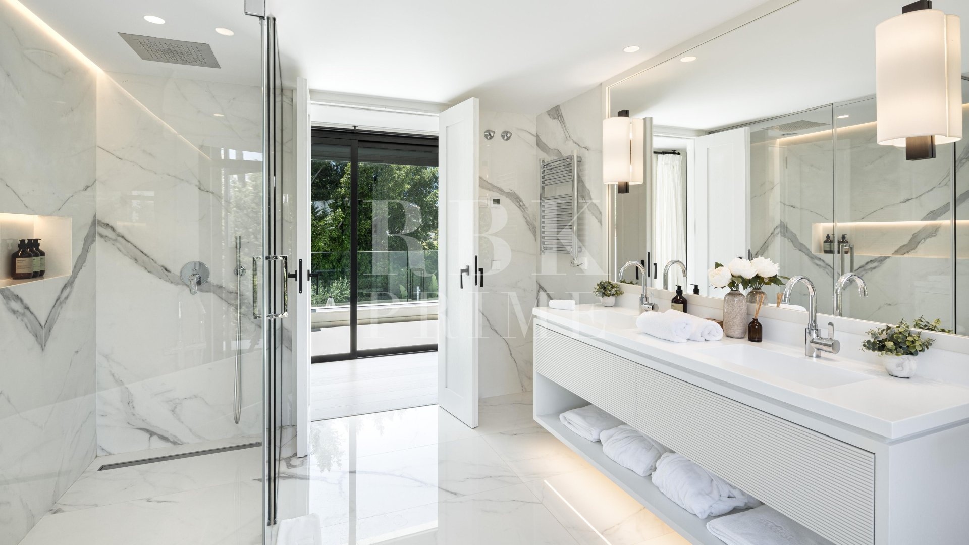 Resale - Villa -
Malaga - Nueva Andalucía