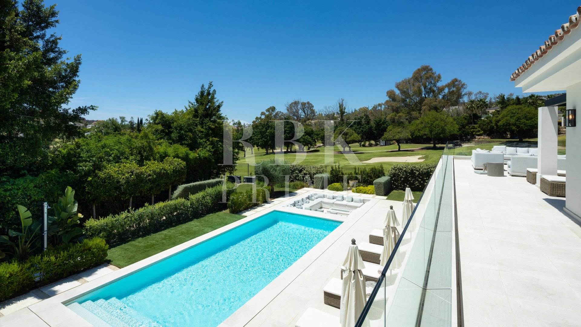 Resale - Villa -
Malaga - Nueva Andalucía